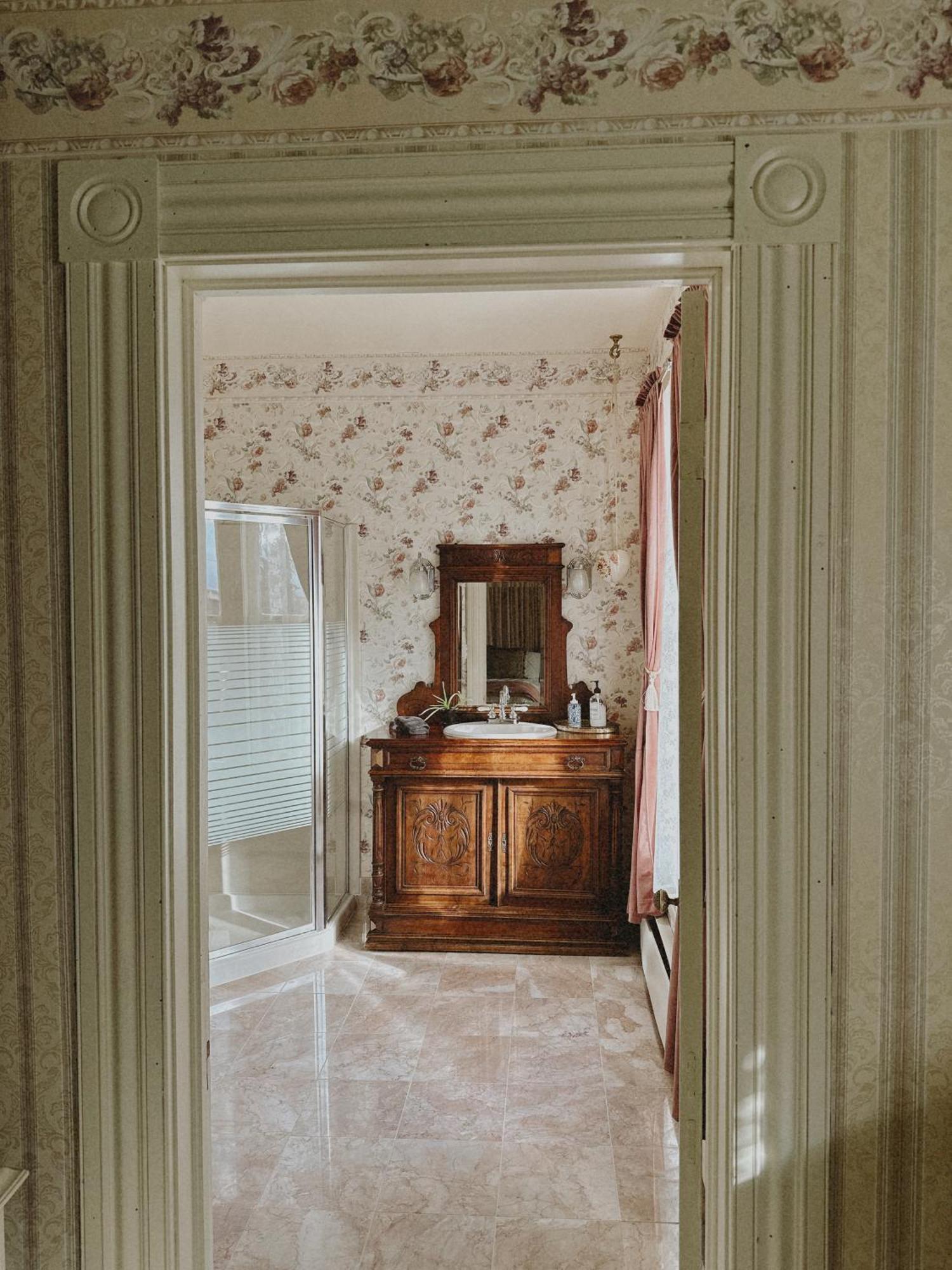 Adams Pragge House - Victorian Bed & Breakfast Порт-Таунсенд Екстер'єр фото